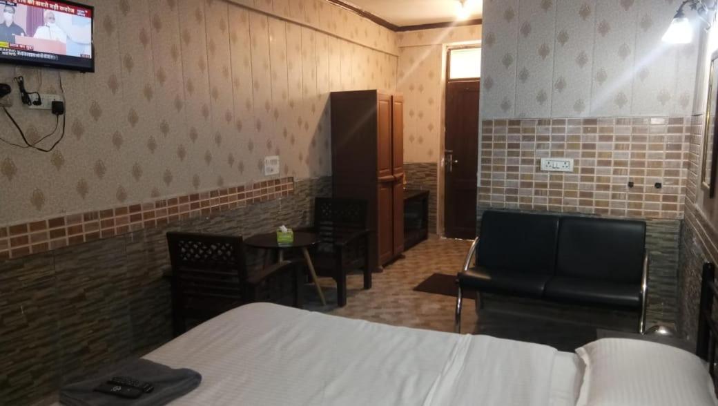 Hotel O Hya'S Homestay Dehradun Bagian luar foto
