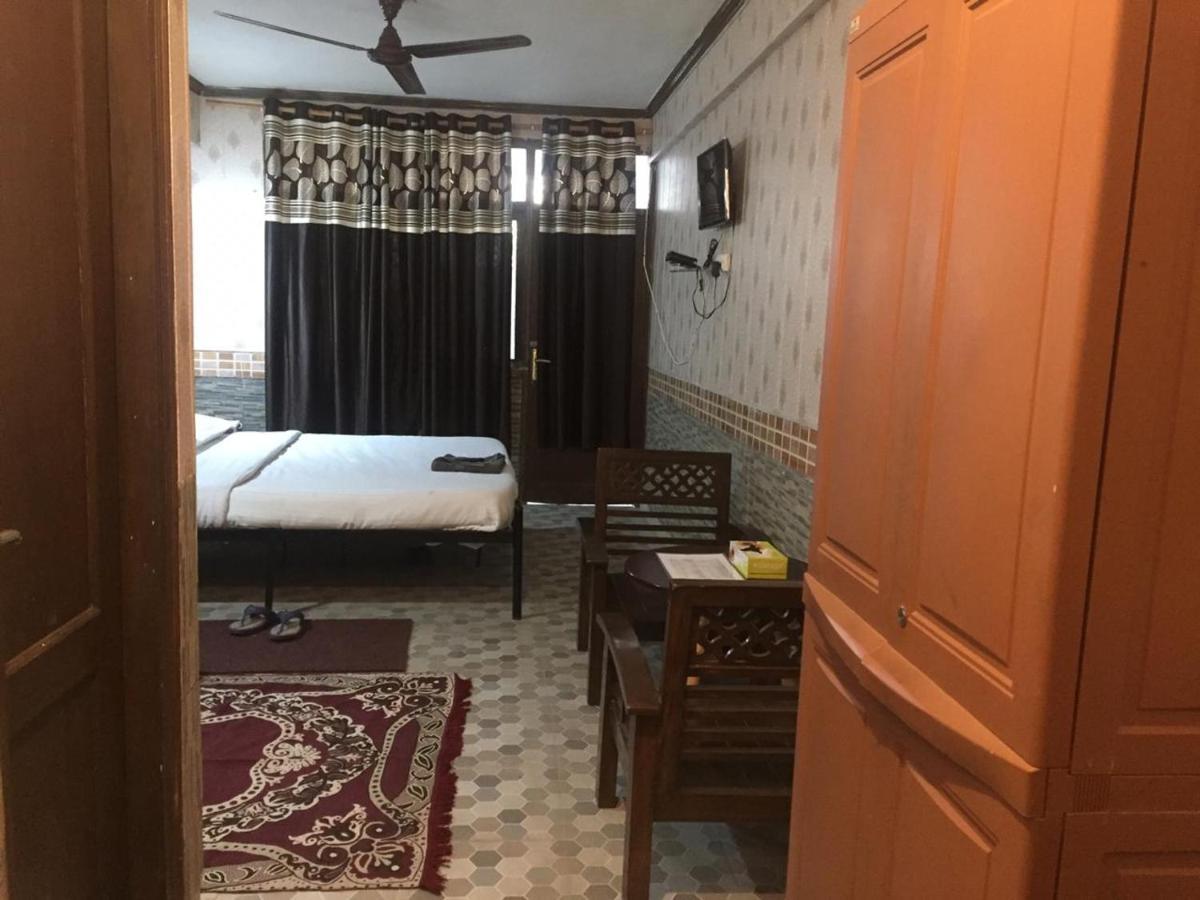 Hotel O Hya'S Homestay Dehradun Bagian luar foto
